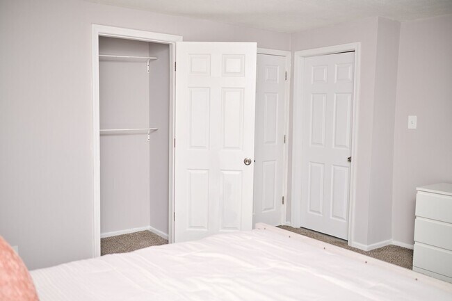 Building Photo - Spacious 4BR/2BA Furnished Home w/ Utilities, Mini Gym & Large Fenced Yard – Pinefield, Waldorf MD