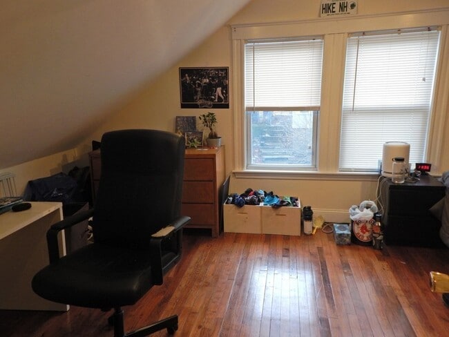 Building Photo - 18 Stockwell St