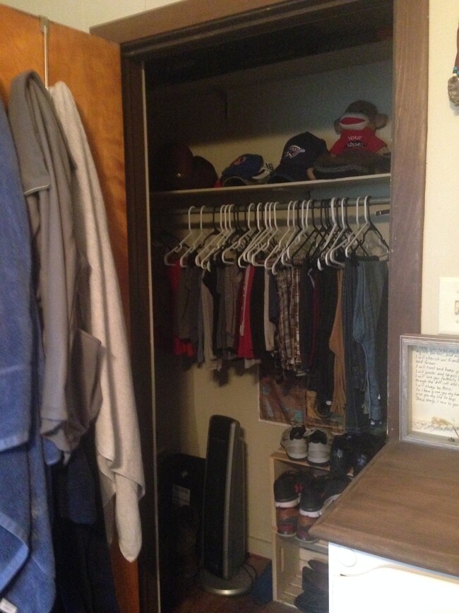 2 walk in closets in master - 2913 S Rogers St