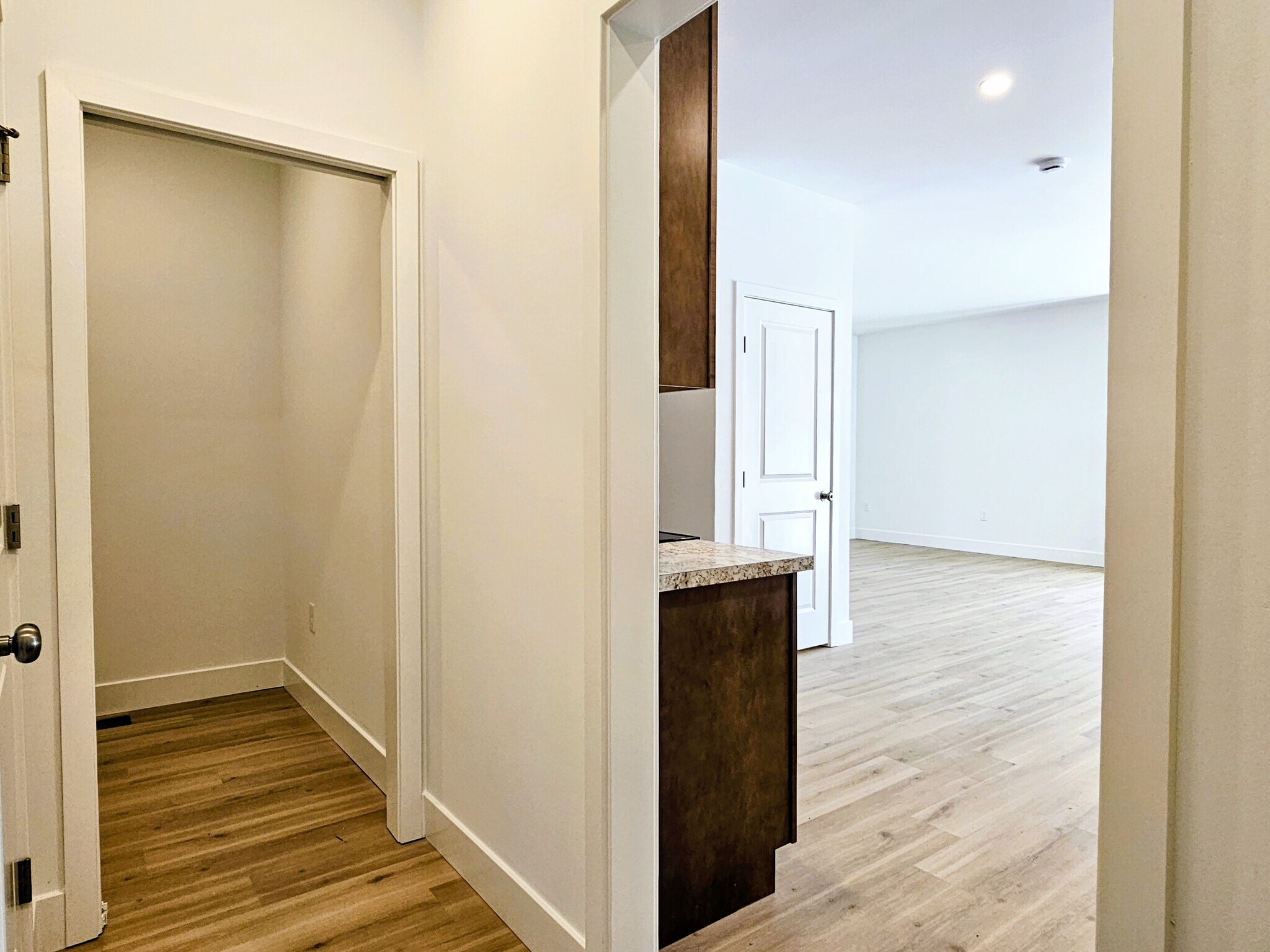 Building Photo - 394 Hensley St