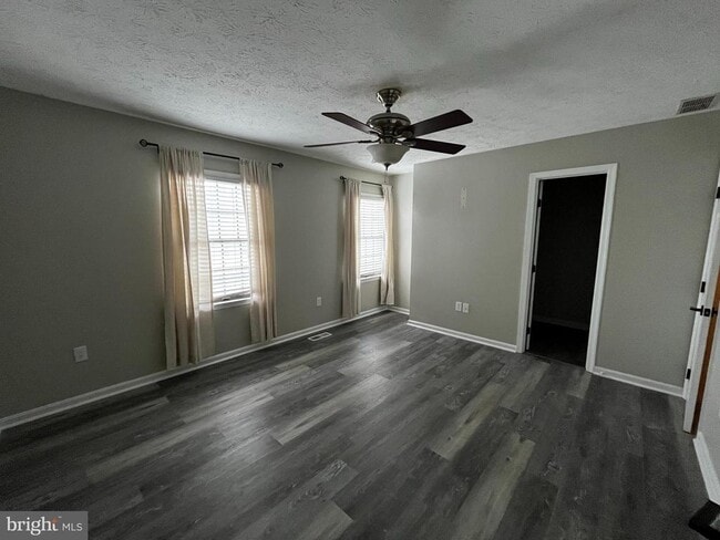Building Photo - 321 Tudor Dr
