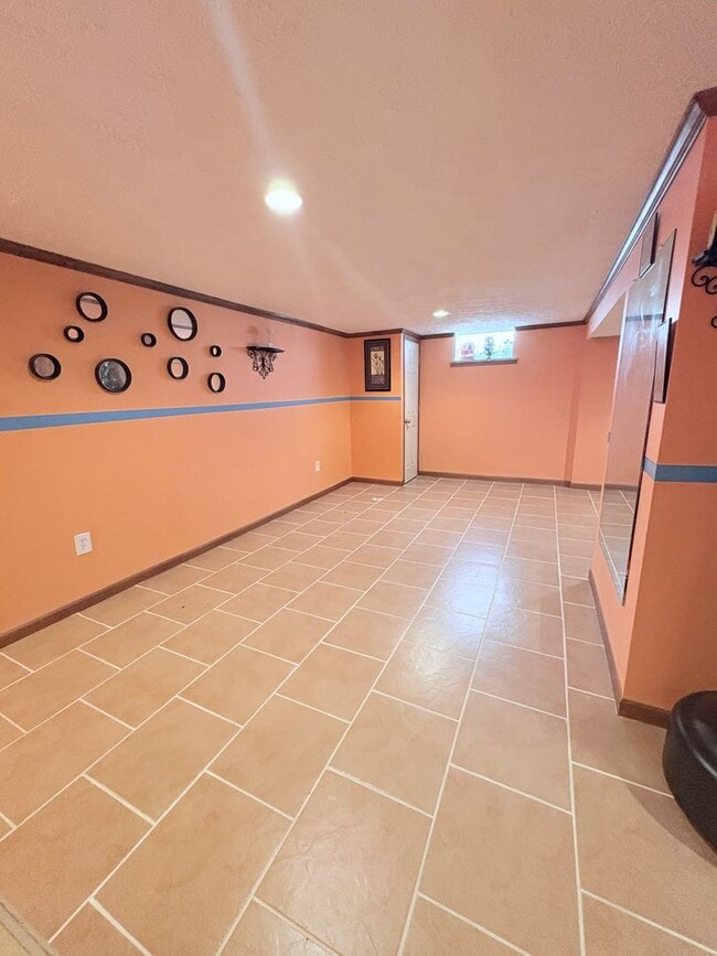 Building Photo - Furnished 4BR 2 BA Home w/ Covered Patio in Groveport!