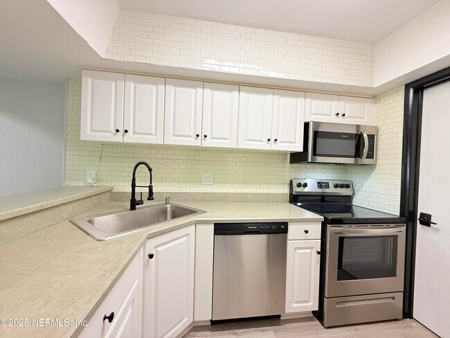 Building Photo - 5650 A1A S