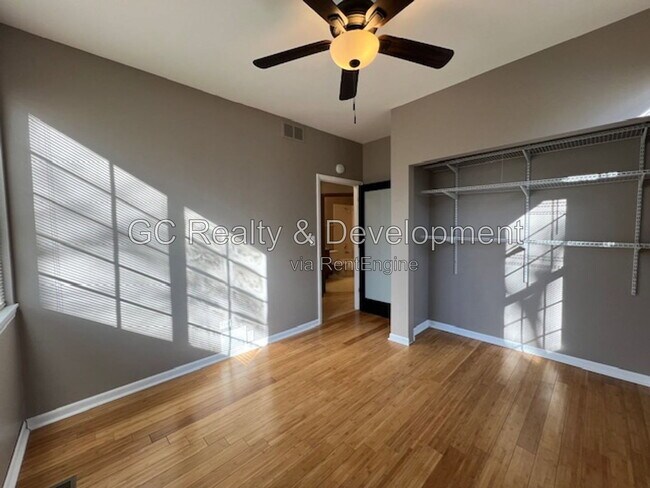 Building Photo - 159 Shorewood Dr