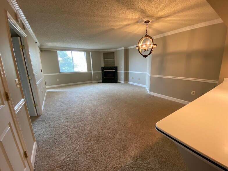 Living Room - 1276 N Wayne St
