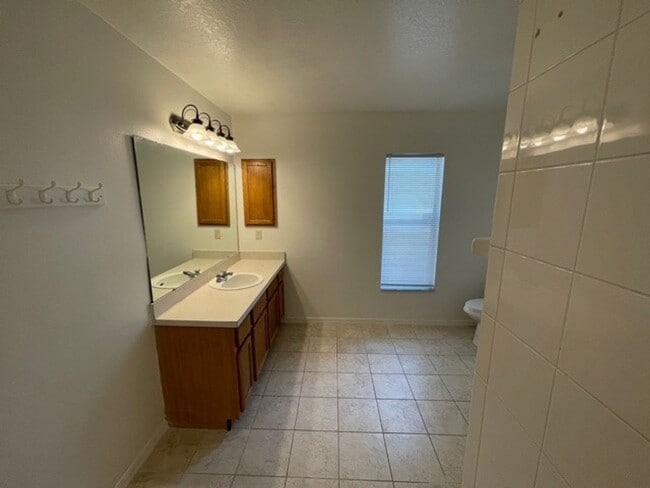 Building Photo - 3 Bedroom/2 Bathroom Single Family Home