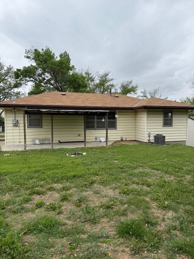 Building Photo - Benson 3 Bedroom!