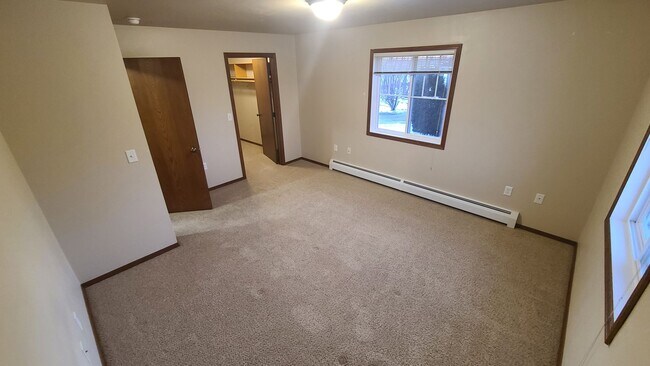 Building Photo - 1 Bed, 1 Bath 930 Sq Ft 2nd Floor