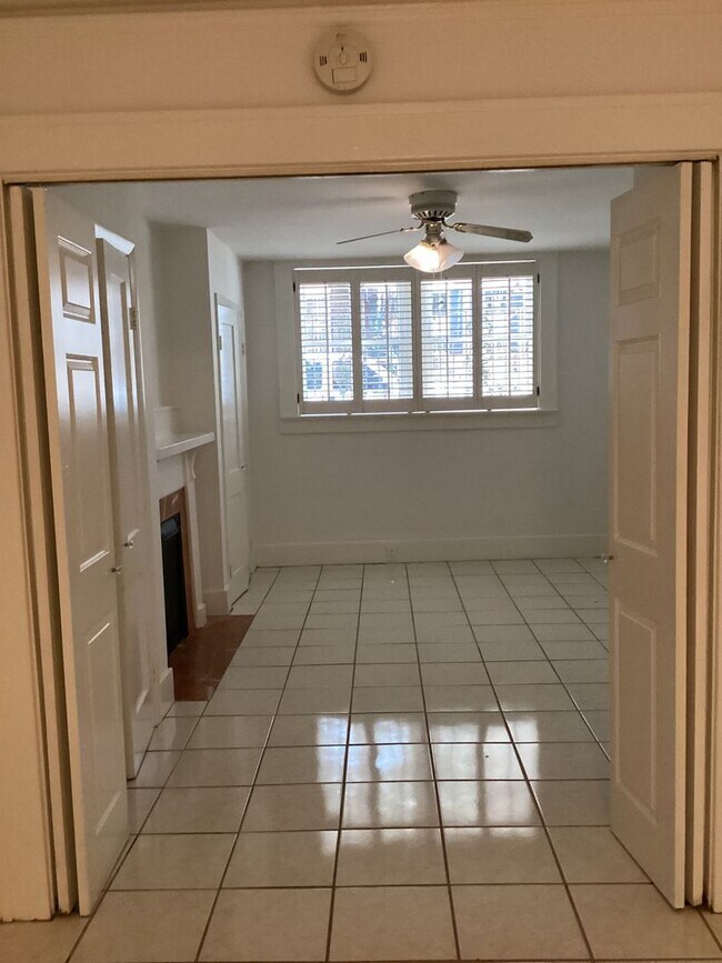 Building Photo - 114 E Jones St