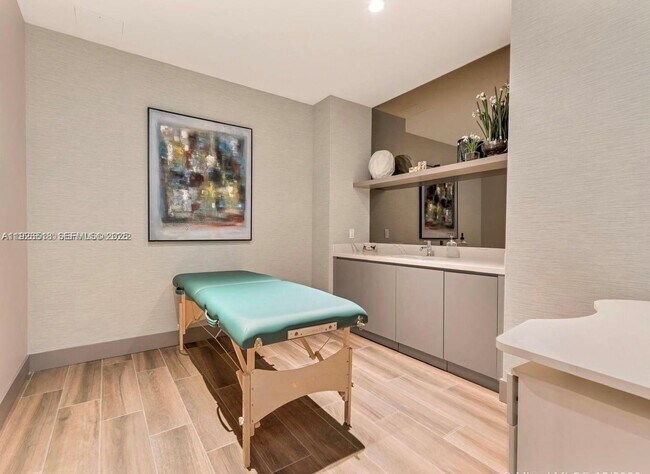 Building Photo - 5350 NW 84th Ave