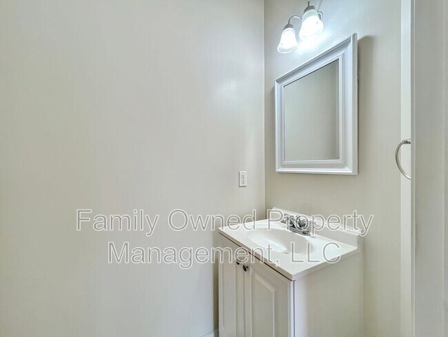 Building Photo - 320 Burton Ct