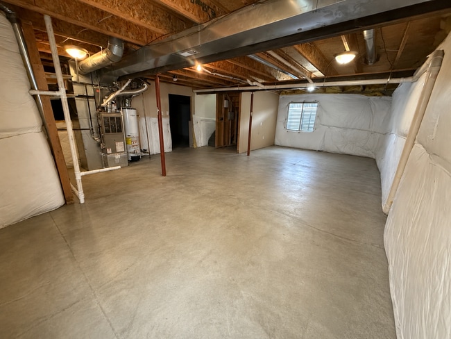 Building Photo - 7070 Mountain Creek Grove