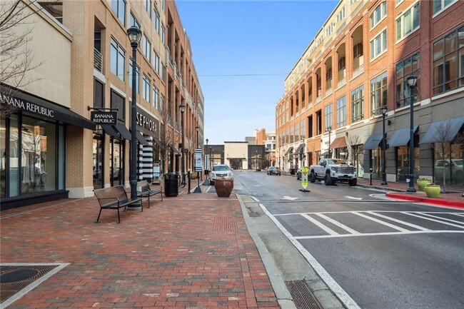 Building Photo - 70-73 500