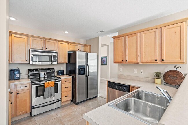 Building Photo - One Level Living - Single Family Home in Bay Hills Subdivision 3BD/2BA