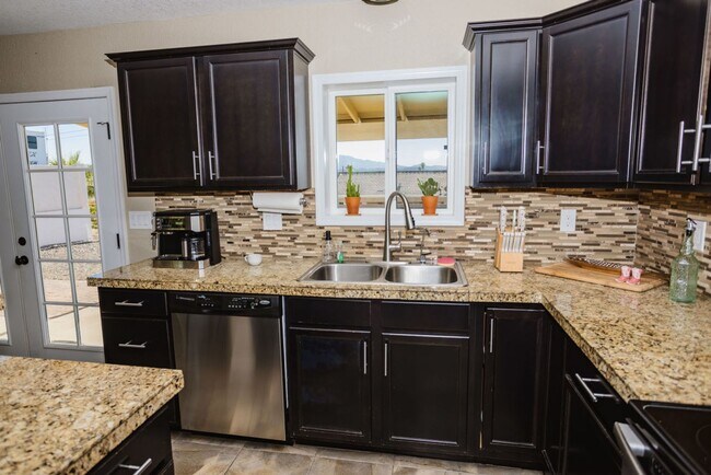 Building Photo - Your Year-Round Retreat in LHC!