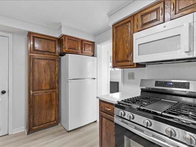 Building Photo - Updated 2 Bed, 1.5 Bath Home in Carrick For Rent – Move-In Ready