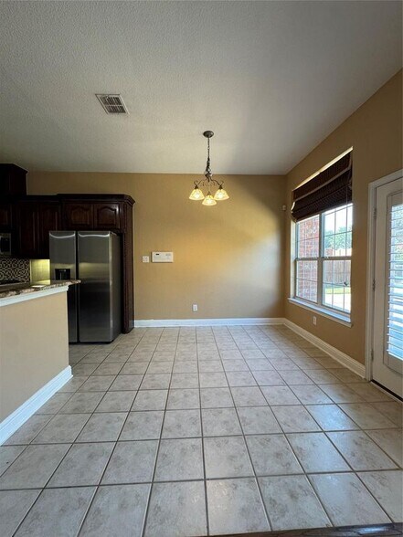 Building Photo - 9101 Forest Hills Dr