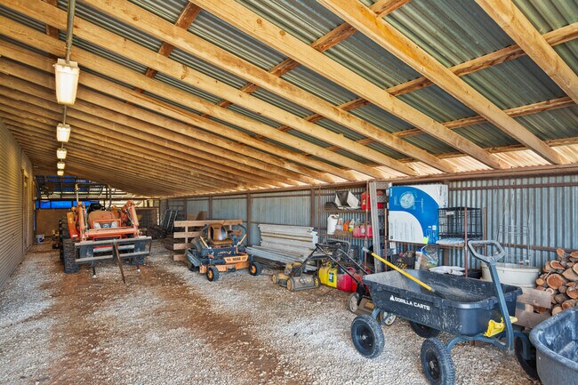Building Photo - 140 Youngs Prairie Rd