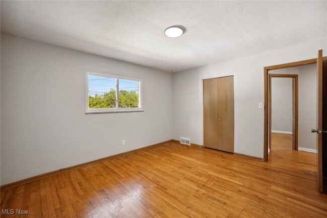 Building Photo - 5440 E 141st St