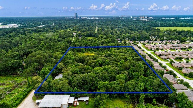 Building Photo - 900 Springwood Dr