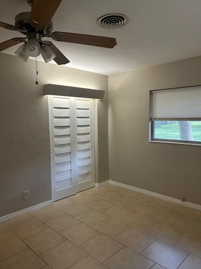 Building Photo - Beautifully landscaped 2/1/1 Jungle Prada ...