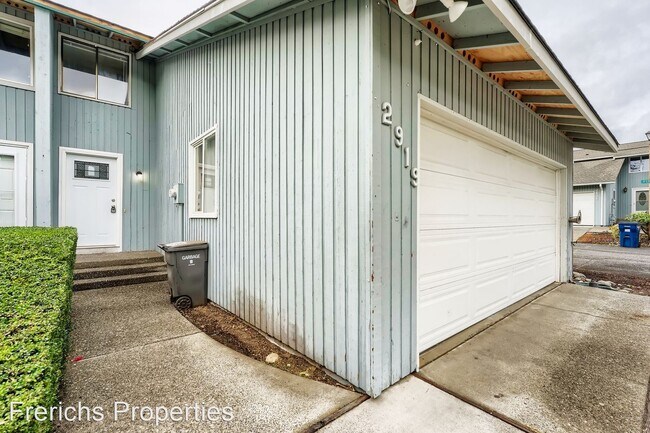 Building Photo - 3 br, 2.5 bath House - 2919 27th St SE