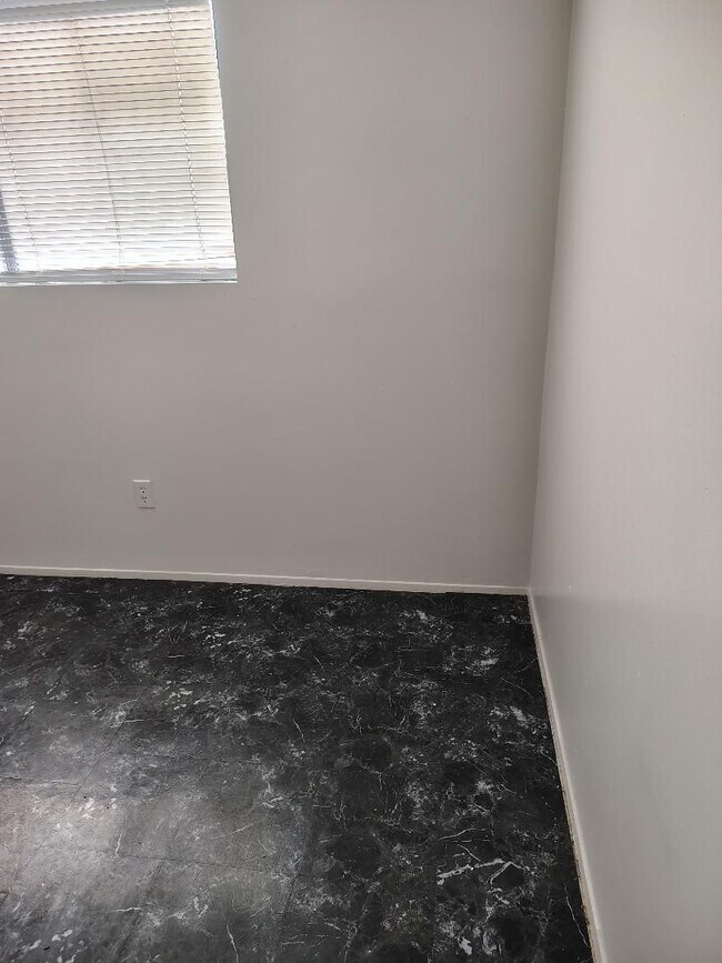 Building Photo - CANTER #C