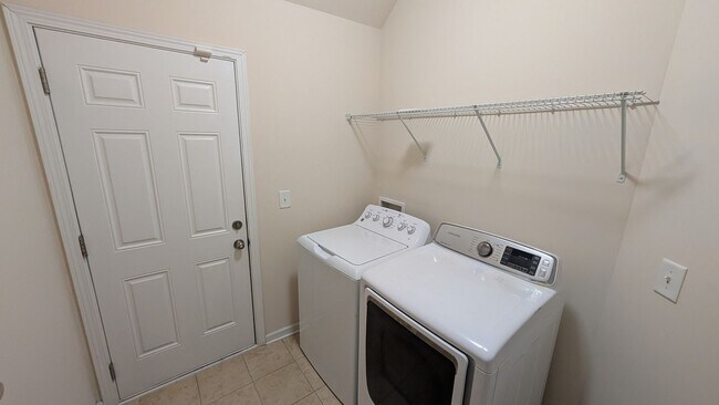 Building Photo - 4848 Pepper Dr