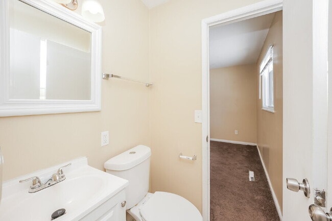 Building Photo - 25240 Sandhurst Rd