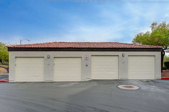 Building Photo - Spectacular 3 Bdrm 2 bath 1 car garage & c...