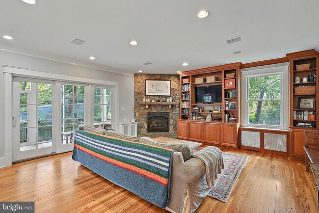 Building Photo - 1503 Russell Rd