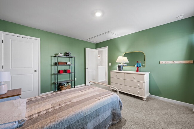 Building Photo - 1009 Chiles Dr
