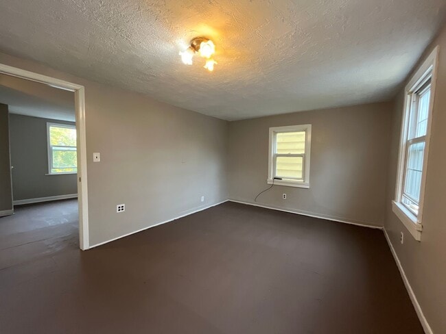 Building Photo - Beautifully Maintained End-Unit Townhome for Rent in Easton