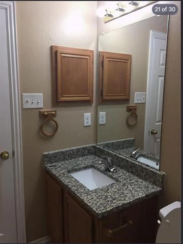 Building Photo - 2202 Brookview Dr