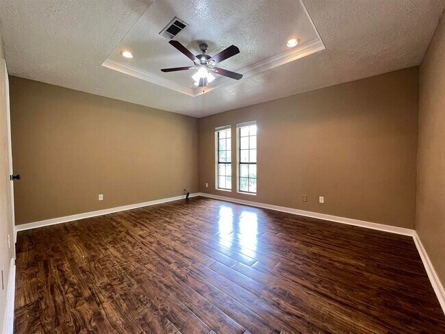 Building Photo - 12965 Larch Ln