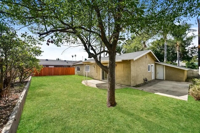 Building Photo - 450 Bard St