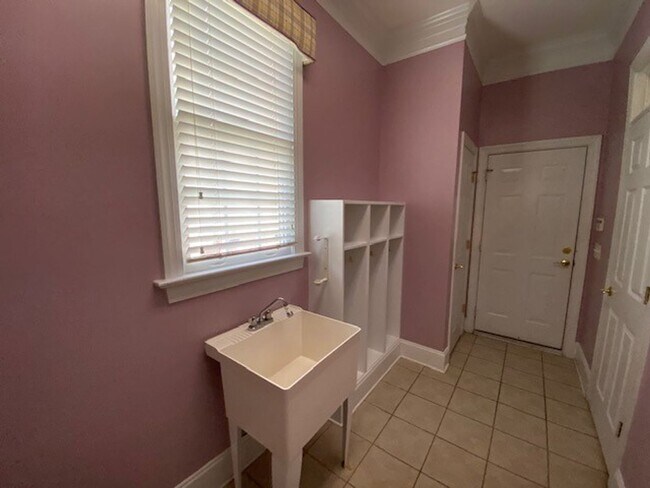 Building Photo - 131 Barclay Valley Dr