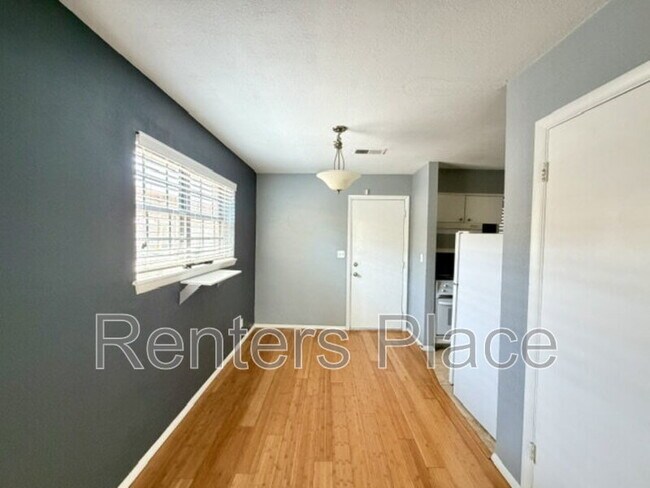 Building Photo - 2418 E 59th Ct