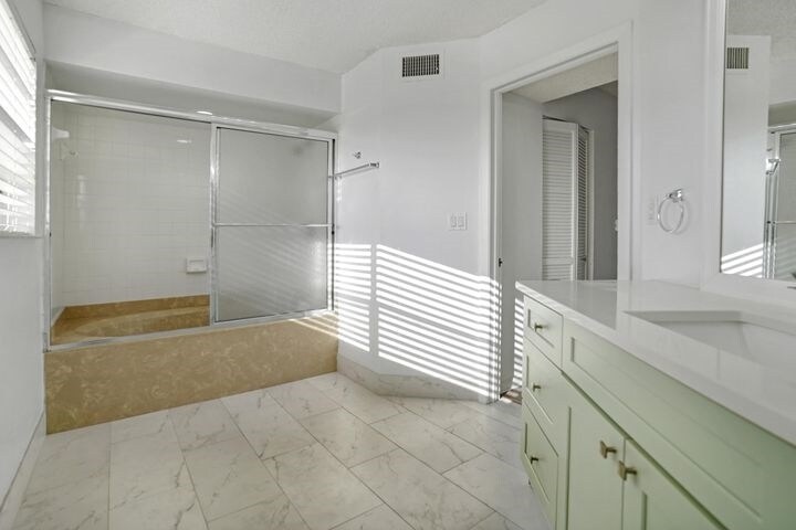 Building Photo - 6630 Villa Sonrisa Dr