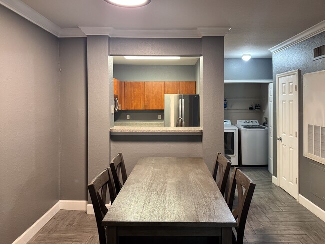 Building Photo - Corner Unit 2 bedroom 2 bathroom at The Grande Downtown