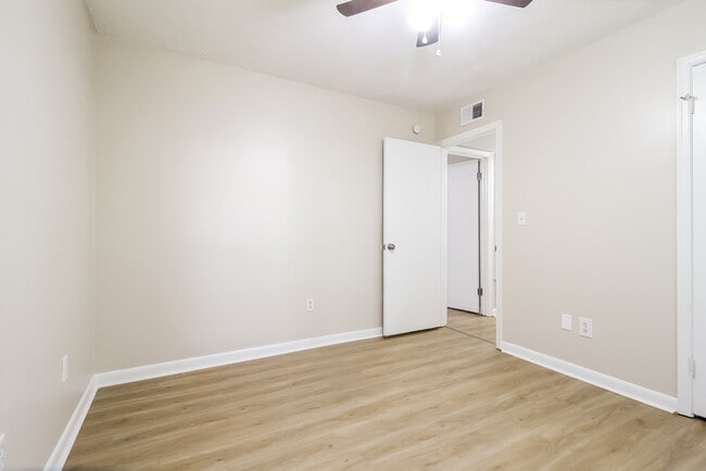 Building Photo - 34 Oak Glen Dr