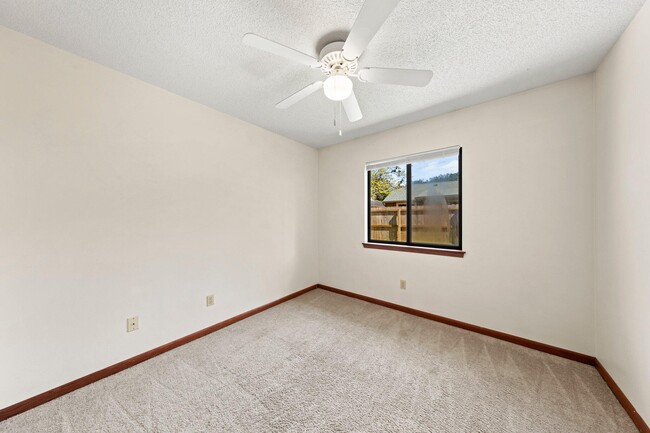 Building Photo - 1022 Alderwood Way