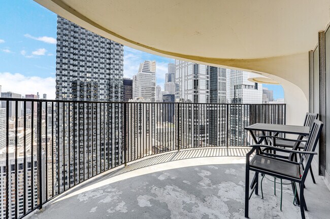 Building Photo - 300 N State St