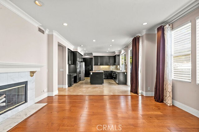 Building Photo - 6 Petria