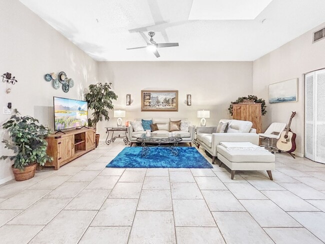 Building Photo - Modern Condo Living by Mirror Lake – Downtown St. Pete! 2bed | 2bath