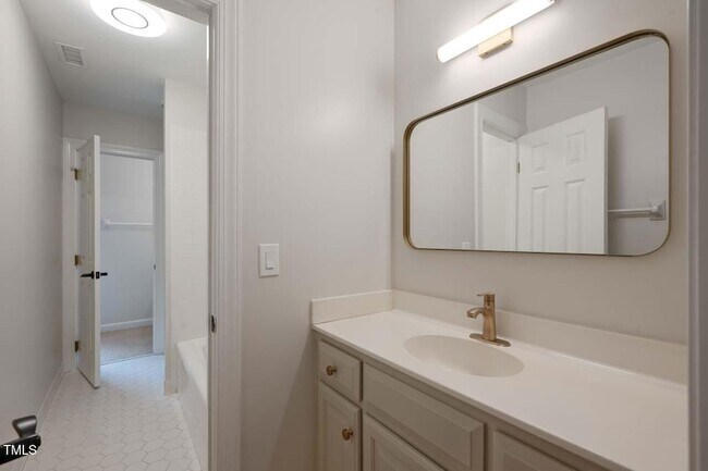 Building Photo - 1202 Summerville Ln