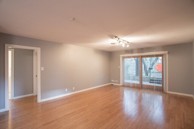 Building Photo - 2416 S 5th St