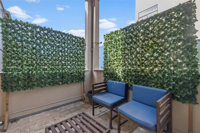 Building Photo - 2417 Charleston St