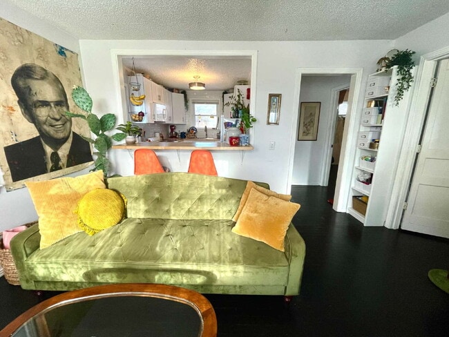 Building Photo - Phenomenal Downtown River View!