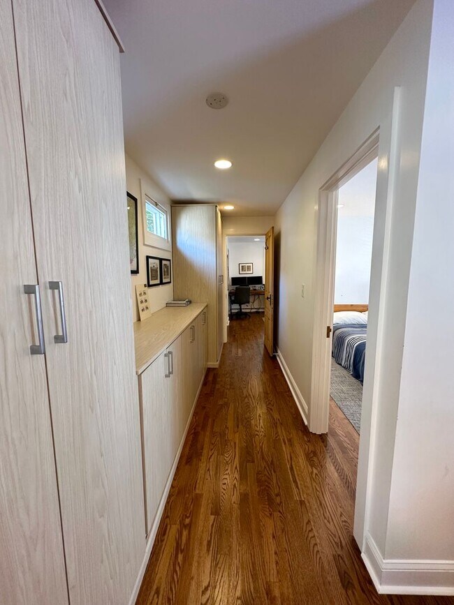 Building Photo - Charming Updated Three Bedroom Home Downtown